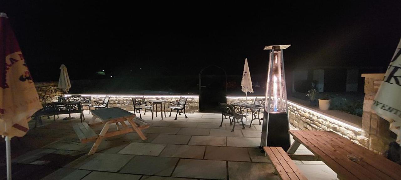 סטל The Black Horse Inn מראה חיצוני תמונה